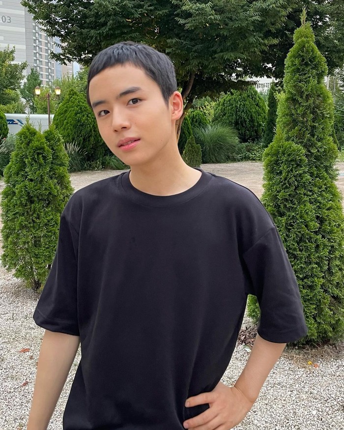 Moon Woo Jin successfully surprised the public with his rapid growth and stunning acting skills through his performance as Jung Ki Ho in the on-going drama 'Castaway Diva', Beauties./ Photo: instagram.com/mwj_mom