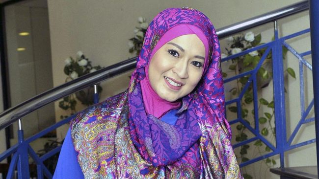 Okie Agustina resmi gugat cerai suami, Gunawan Dwi Cahyo, ke Pengadilan Agama Bogor pada Jumat (10/11). 