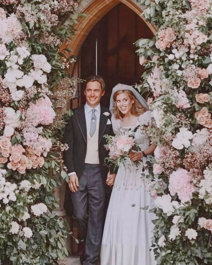 3 Anggota Keluarga Kerajaan Gelar Royal Wedding Sederhana