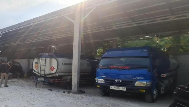 BBM subsidi yang ditemukan disimpan di gudang penampungan di Pati, Jawa Tengah itu diduga sengaja ditimbun dan disalahgunakan.