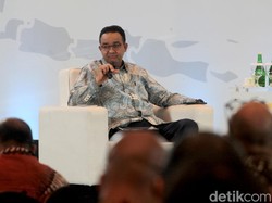 Bicara Kesetaraan, Anies Cerita Larangan Injak Rumput di Monas