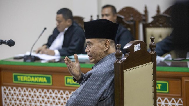 PN Jakarta Selatan menggelar sidang putusan praperadilan nan diajukan oleh ketua Ponpes Al Zaytun Panji Gumilang pada hari ini, Selasa (14/5).