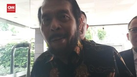 VIDEO: Momen Anwar Usman Ngantor Usai Dicopot dari Ketua MK