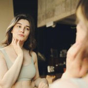 5 Ciri-ciri Kulit Wajah Butuh Eksfoliasi, Kenali Agar Wajah Lebih Bersinar!