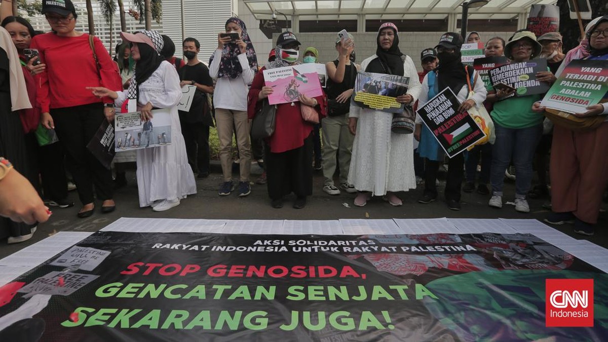 FOTO: Perjuangan Massa Aksi Bela Palestina di Depan Kedubes AS