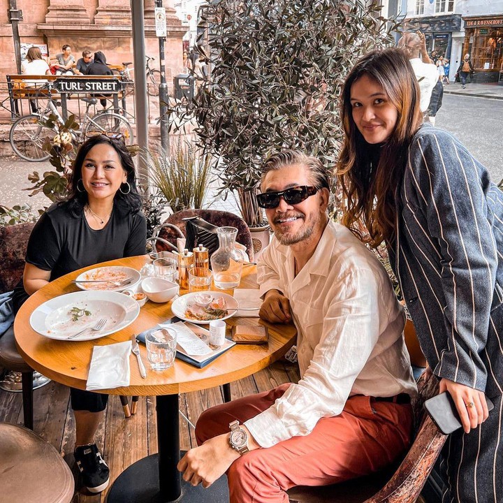 <p>Seperti sang ibunda, Brenda juga memiliki paras menawan. Namun, tampaknya ia tak berminat untuk terjun ke dunia hiburan seperti sang ayah dan kakaknya, Brandon Salim, nih. (Foto: Instagram @ferrysal1m)<br /><br /><br /></p>