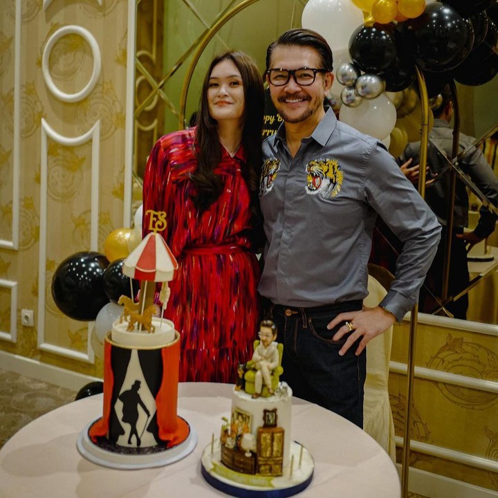 <p>Meski begitu, sang ayah masih sering membagikan momen Brenda di akun pribadinya. Salah satunya ketika sedang liburan bersama atau dalam momen khusus lainnya. (Foto: Instagram @ferrysal1m)<br /><br /><br /></p>