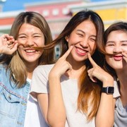 Super Beruntung! 4 Zodiak Ini Paling Disukai dan Dicintai oleh Banyak Orang, Kamu Termasuk?