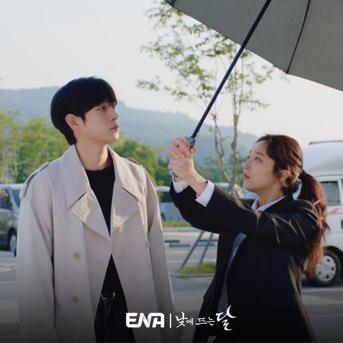 Kim Young Dae dan Pyo Ye Jin di Moon in the Day (2023) Pesona Aktor Tampan Kim Young Dae di Drakor Populer