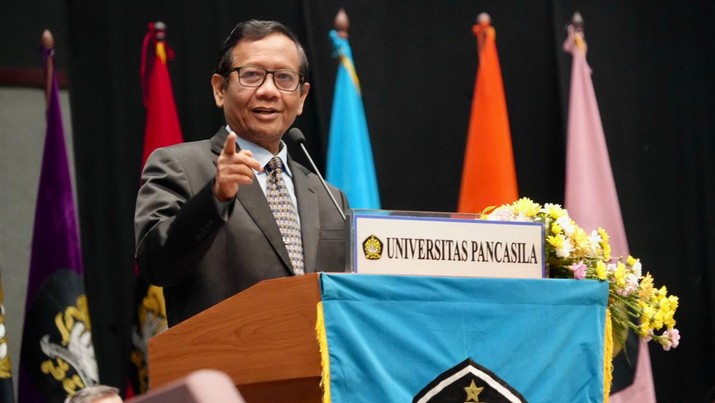 Menteri Koordinator bidang, Politik, Hukum, dan Kemananan (Menko Polhukam) Mahfud MD menghadiri agenda Dies Natalis ke57 sekaligus Wisuda Universitas Pancasila tahun ajaran 2022-2023 di Ballroom, Jakarta Convention Center (JCC), Senayan, Jakarta, Kamis (9/11/2023). Menteri Koordinator bidang, Politik, Hukum, dan Kemananan (Menko Polhukam) Mahfud MD menghadiri agenda Dies Natalis ke57 sekaligus Wisuda Universitas Pancasila tahun ajaran 2022-2023 di Ballroom, Jakarta Convention Center (JCC), Senayan, Jakarta, Kamis (9/11/2023). (Dok. Polhukam)
