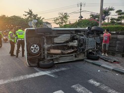 Terobos Lampu Merah, Mobil Tabrak Siswa SMP di Jalan Denpasar-Gilimanuk