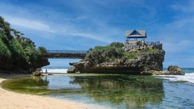 Pantai Kukup Yogyakarta: Lokasi, Tiket Masuk, dan Daya Tarik