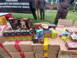Kejari Buleleng Musnahkan Ribuan Obat Kuat Ilegal
