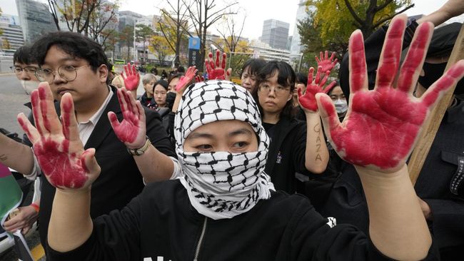 Simbol Palestina, Penjualan Keffiyeh Melonjak di AS, Kenapa?