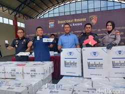Polisi Gerebek Gudang Rokok Ilegal di Batam, Sita 700 Ribu Batang