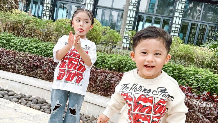Potret Aksara Anak Raditya Dika Potret Aksara Anak Raditya Dika