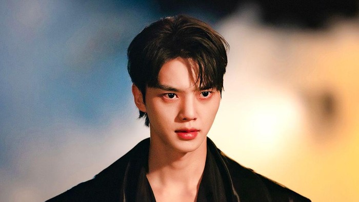 Sering Disebut sebagai 'Son of Netflix', Simak Perjalanan Karier Aktor Tampan Song Kang dari Debut hingga Kini!