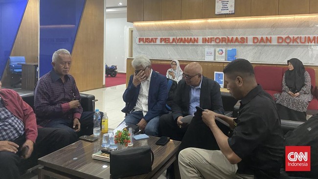 TPDI--salah satu pelapor etik hakim konstitusi Anwar Usman--melaporkan dugaan malaadministrasi ke Ombudsman terkait absennya pembentukan Majelis Banding MKMK.