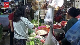 VIDEO: Jokowi Bantah Kenaikan Harga Bahan Pokok Karena Bansos