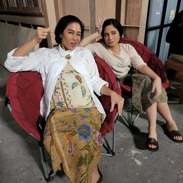 <p>Dalam serial tersebut, Rukayah merupakan adik dari Dasiyah, tokoh yang diperankan oleh Dian Sastrowardoyo. Bunda sudah menyaksikan akting keduanya? (Foto: Instagram @tissabiani)<br /><br /><br /></p>