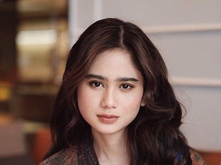 7 Potret Tissa Biani Jadi Adik Dian Sastrowardoyo di Gadis Kretek, Aktingnya Curi Perhatian