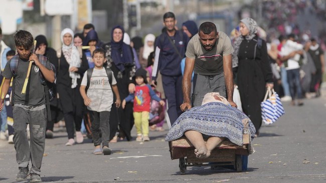 Sejumlah pengungsi Gaza menyampaikan kesaksian usai Israel mengusir dan meminta mereka bergerak ke arah selatan.
