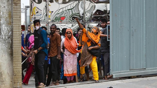 Dewan pengupahan di Bangladesh memutuskan pada Selasa (7/11) kenaikan gaji buruh dari US per bulan atau setara Rp1,4 juta.