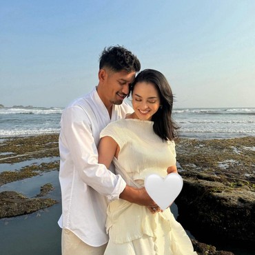 7 Potret Bahagia Ibnu Jamil & Ririn Ekawati Umumkan Kehamilan Anak Pertama