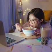 Satu Kebiasaan Malam Ini Ternyata Bisa Tingkatkan Risiko Diabetes, Apa Kamu Lakukan Juga?