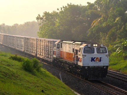 8 Larangan saat Naik Kereta Api yang Bunda Wajib Ketahui