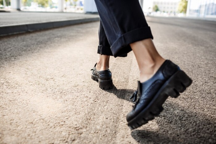5 Trik Menggunakan Sepatu agar Terlihat Lebih Tinggi