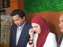 Resmi Cerai, Inara Rusli Sujud Syukur hingga Buktikan Perselingkuhan Virgoun