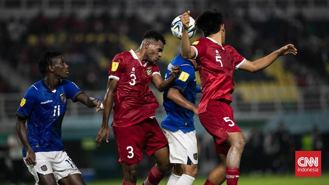 Piala Dunia U-17, kejuaraan sepak bola usia muda level terbawah FIFA, akhirnya berlangsung di Indonesia pada Jumat (10/11) sore.