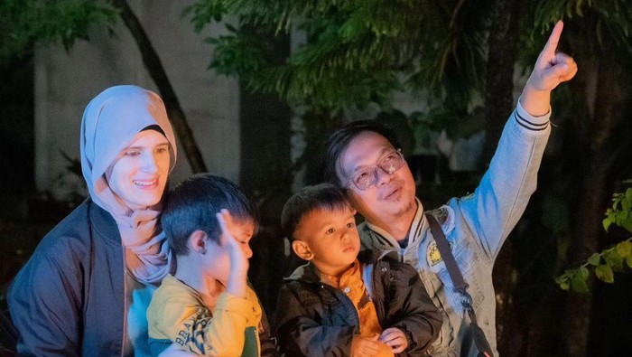 Keluarga Viola dan Agus