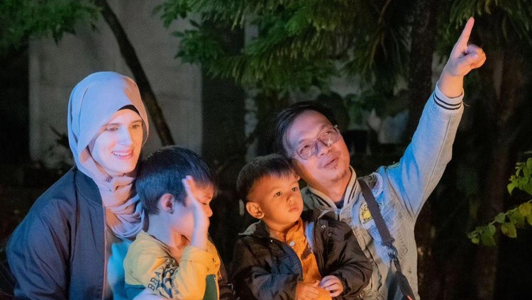 Keluarga Viola dan Agus
