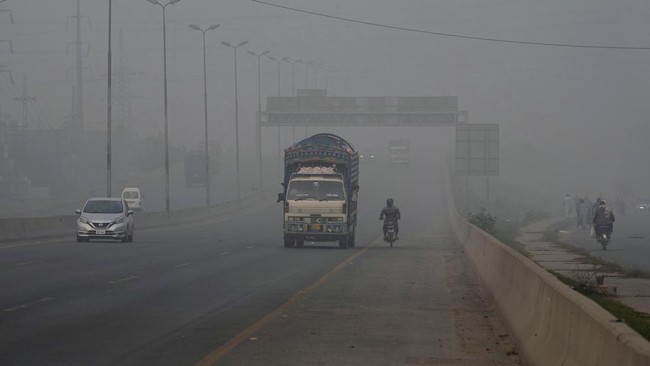 FOTO: Kota Lahore Pakistan Tercekik Polusi Udara