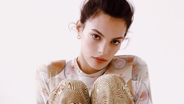 Diduga Gantikan Bella Hadid, 7 Potret May Tager Model Israel Jadi Wajah Baru Dior