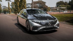 Alasan Kaca Depan Mobil Didesain Melengkung