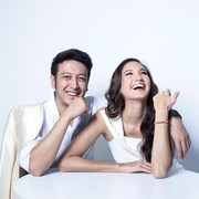 8 Potret Bucinnya Dimas Anggara dan Nadine Chandrawinata, Pasangan Seleb yang Jauh dari Gosip Miring!