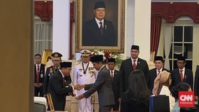 Jokowi Resmi Anugerahi 6 Tokoh Gelar Pahlawan Nasional
