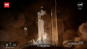 VIDEO: SpaceX Kirim Pasokan Kebutuhan dan Sistem Komunikasi ke ISS