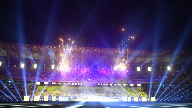 Tiga lagu dangdut menjadi seremoni pembukaan Piala Dunia U-17 2023 di Stadion Gelora Bung Tomo, Surabaya, Jumat (10/11) malam.