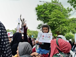 Warga Solo Kembali Gelar Aksi Bela Palestina di Bundaran Gladak