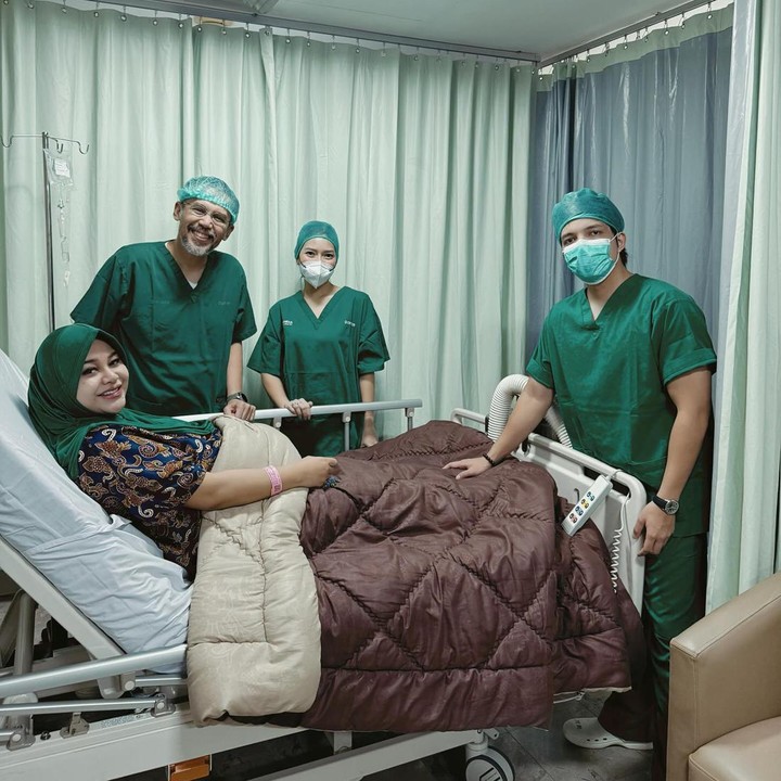 <p>Putri kedua Aurel dan Atta lahir dengan berat 3,3 kilogram (kg) dan tanggal cantik, yakni 11 November 2023. (Foto: Instagram @attahalilintar)<br /><br /><br /></p>