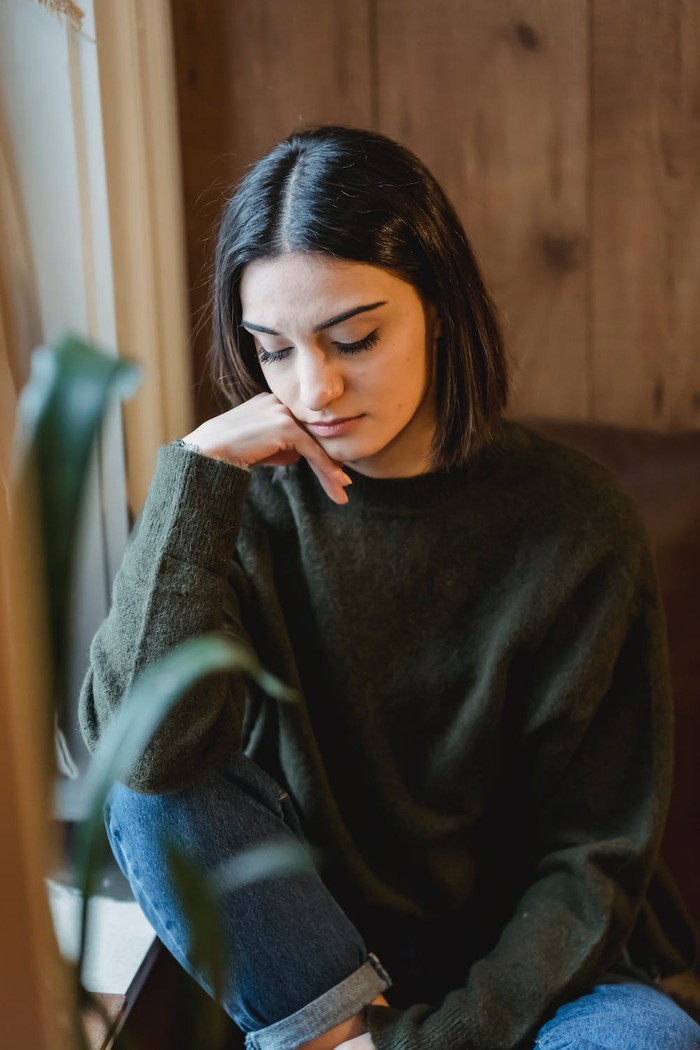 Ilustrasi perempuan sedang sedih/Foto: Pexels.com/Liza Summer