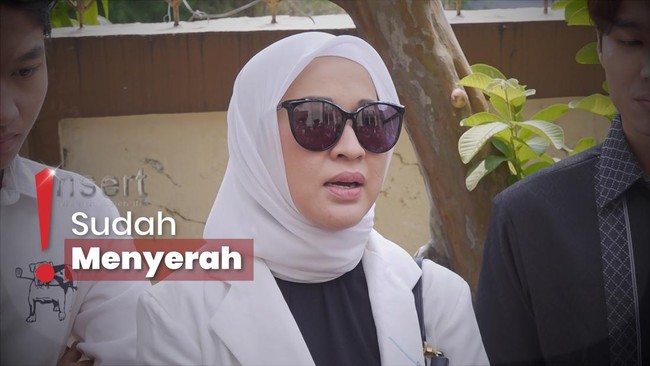 Deretan Artis yang Tertipu Pesona Pesepakbola, Banyak yang Diselingkuhi