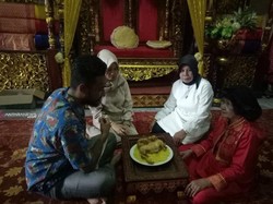 Tradisi Tepung Tawar untuk Willie Salim: Ini Arti, Fungsi, dan Caranya