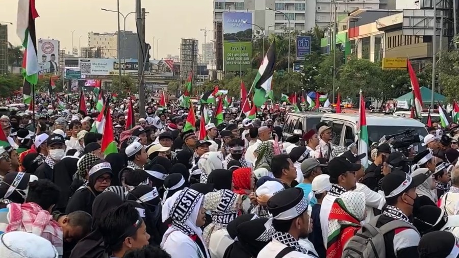 Aksi Bela Palestina kembali digelar, kali ini massa berkumpul di kawasan Hari Bebas Kendaraan Bermotor Kota Bekasi.