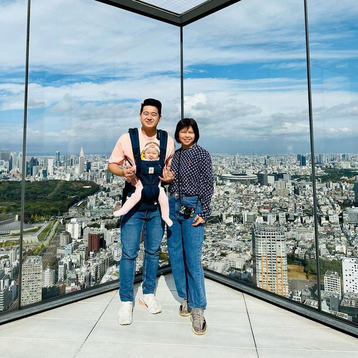 <p>Meskipun Greysia membagikan foto mesranya dengan Felix, nyatanya netizen justru salah fokus dengan sosok Jessia nih, Bunda. Banyak yang menyebut Jessia sangat mirip dengan sang Ayah. (Foto: Instagram: @greyspolii)</p>