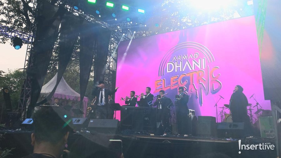 JGTC 2023 Ahmad Dhani Asyik Nge-Jazz Bareng Electric Band di JGTC 2023